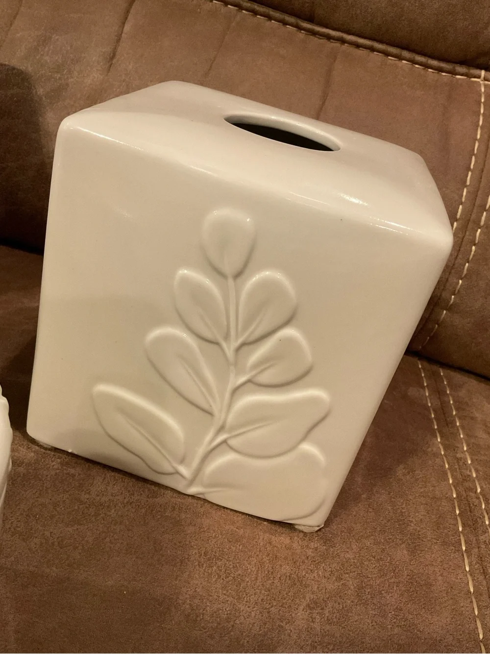 N/A tissue box