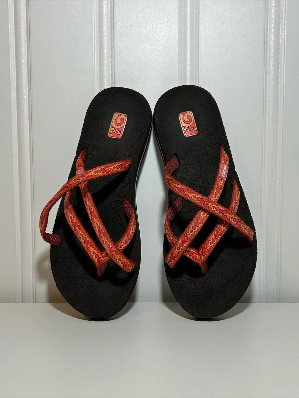Teva olowahu strappy Women's Black Sandals with Red-Orange Patterned Straps