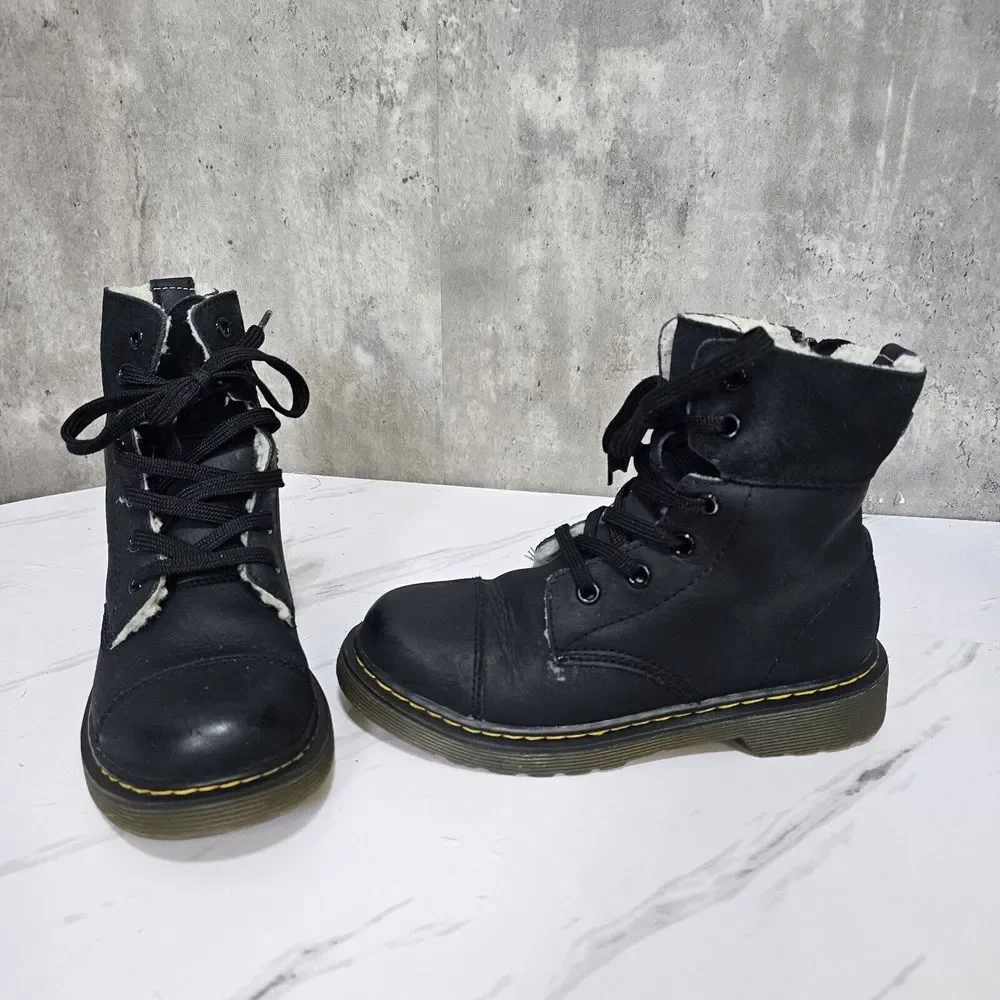 Dr Martens‎ Aimilita Black Sherpa Lined 6 Eyelet Combat Boots Docs Youth UK2 US3