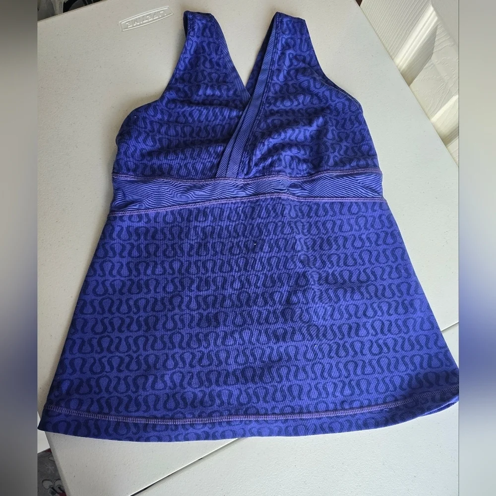 Lululemon Blue Patterned V-Neck Top Size 8 r