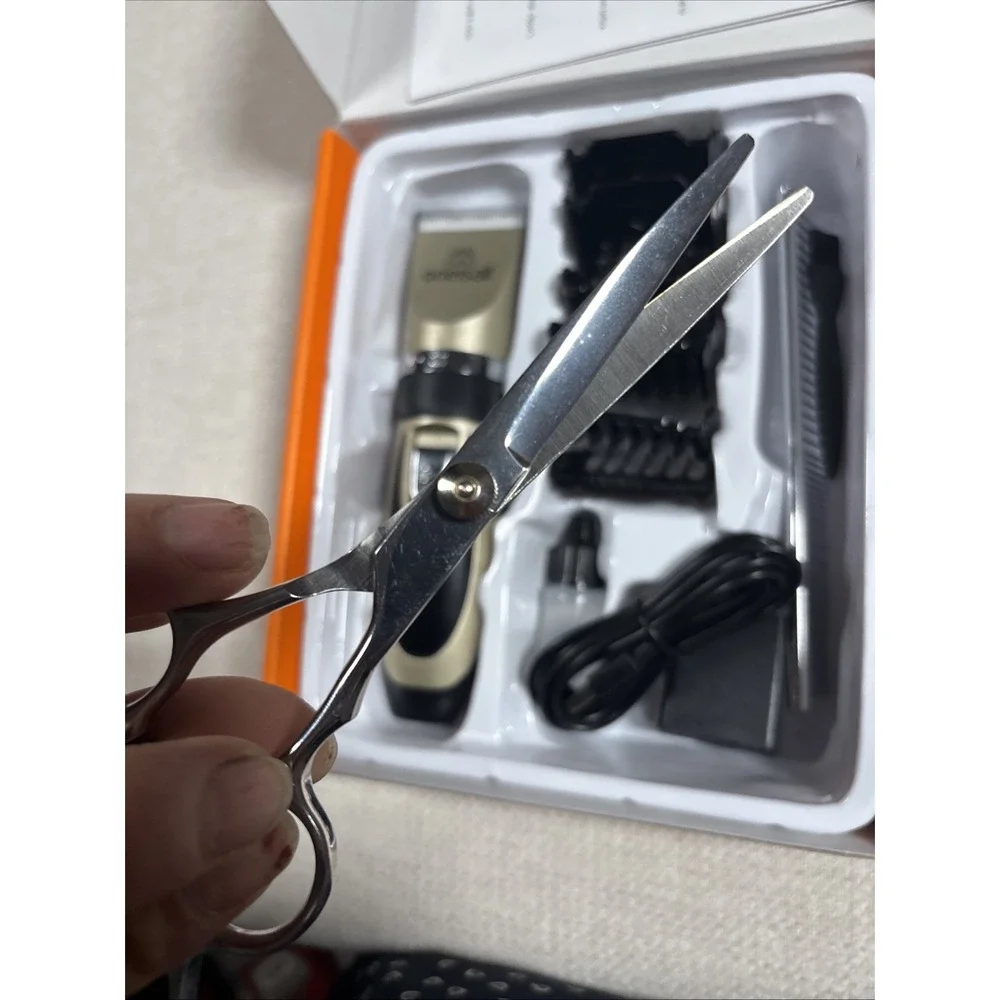 oneisall PRO Cordless Fur Clipper Kit with Comb Guides & Charging Cable