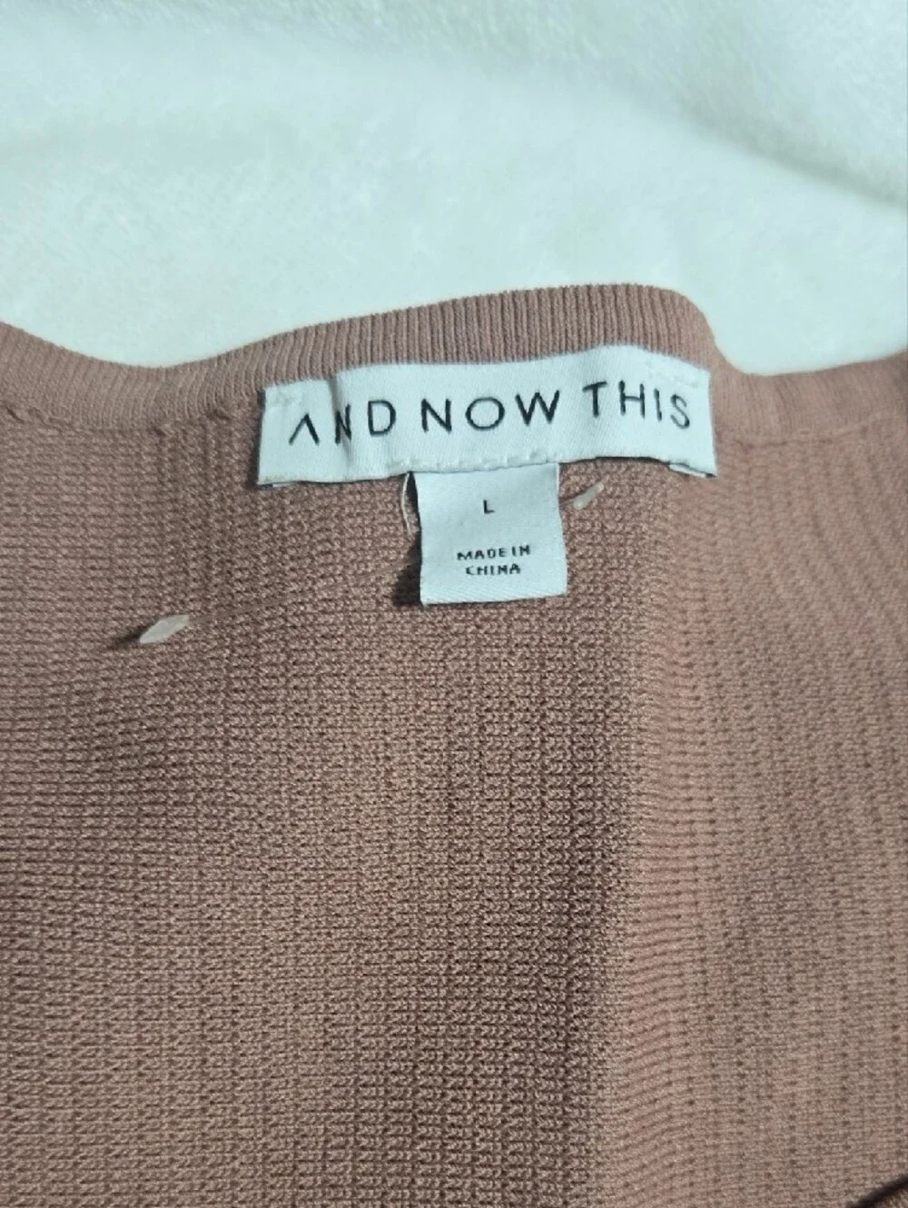Short Sleeve Ribbed V-Neck Sweater in Mauve