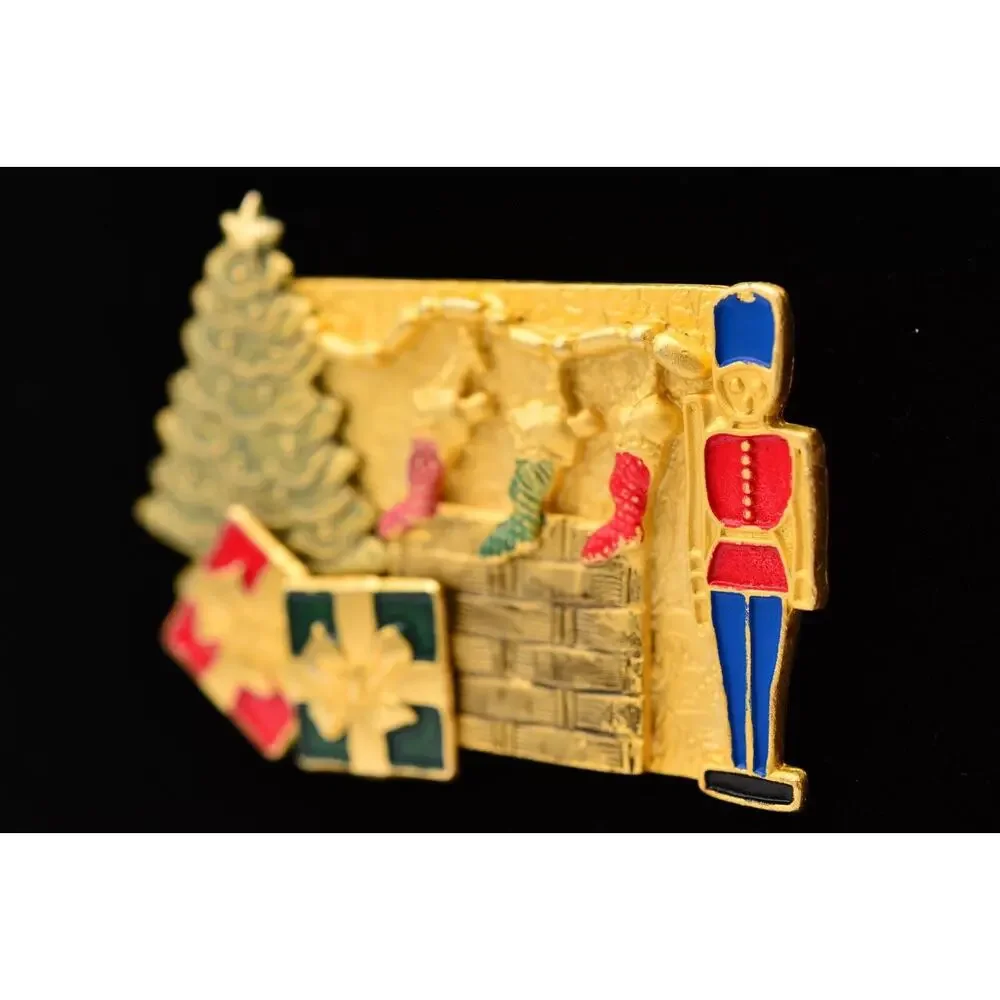 Unbranded stunning brooch