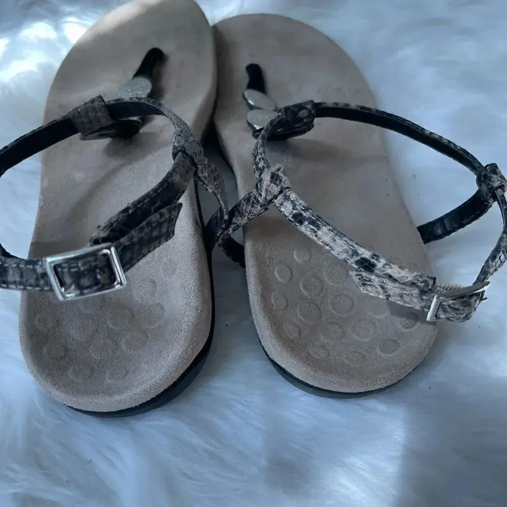 Vionic Gray& tan snake skin prints Tstrap thong sandals silver tone acce…