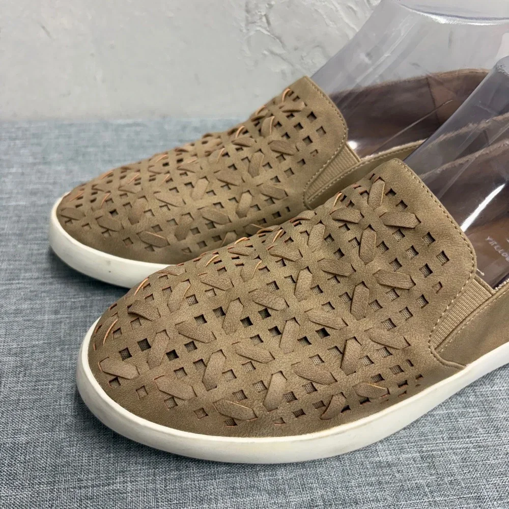 Yellow Box Omlee Sneakers Womens 7.5 Tan Woven Laser Cut Slip On Flats Shoes