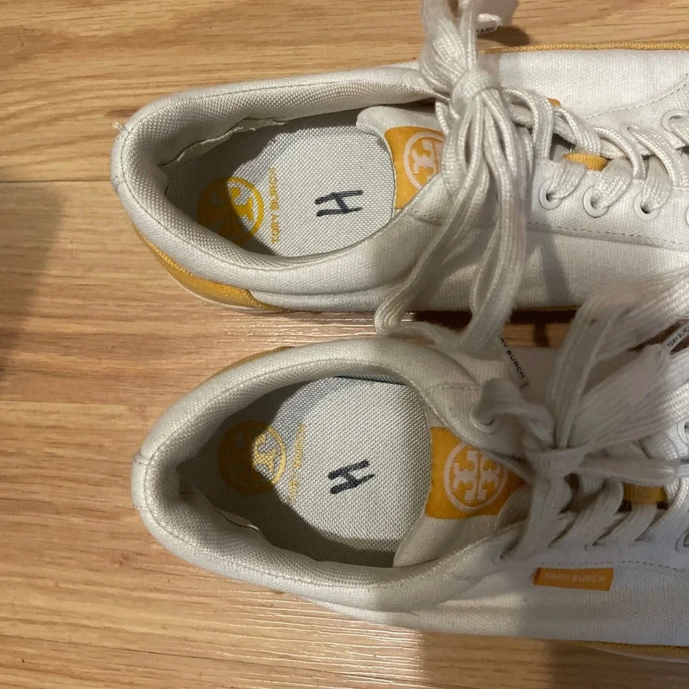 Tory Burch Classic‎ Court Canvas Sneaker 9.5 womens Ivory White Canvas Yellow
