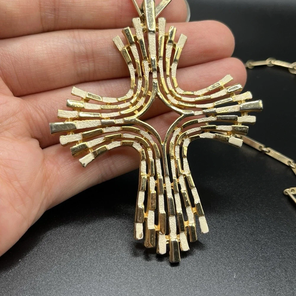 N/A have tall pendant